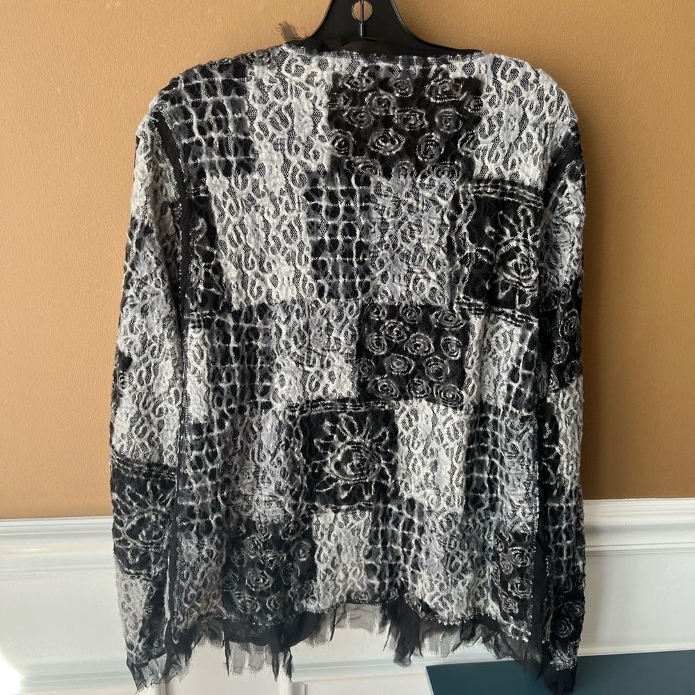 Chico’s Women’s Patchwork Cardigan Jacket Silk Blend Size 3 Goth Romantic - Picture 3 of 3